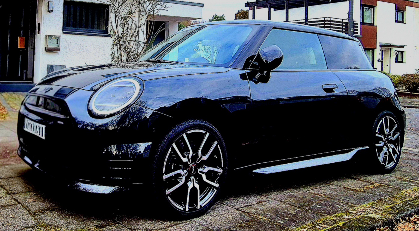 Cooper SE mit Original 18 Zoll Sommerreifen