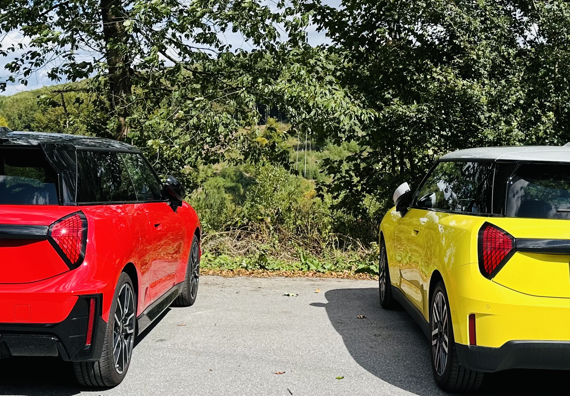 Schwarz-Rot-Gold, zufällig einen gelben Mini getroffen…