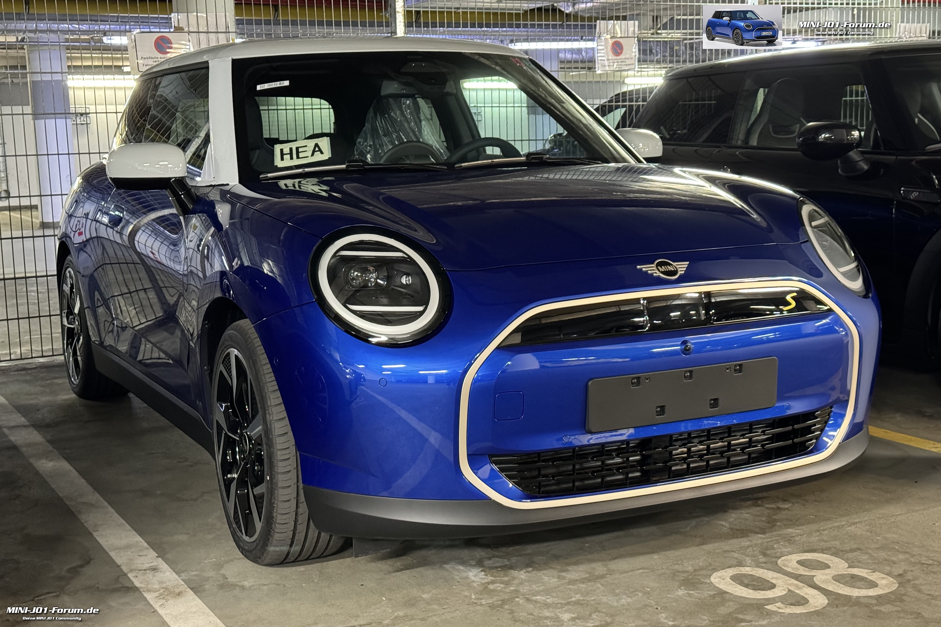 MINI Cooper SE J01 HEA blazing blue metallic blau