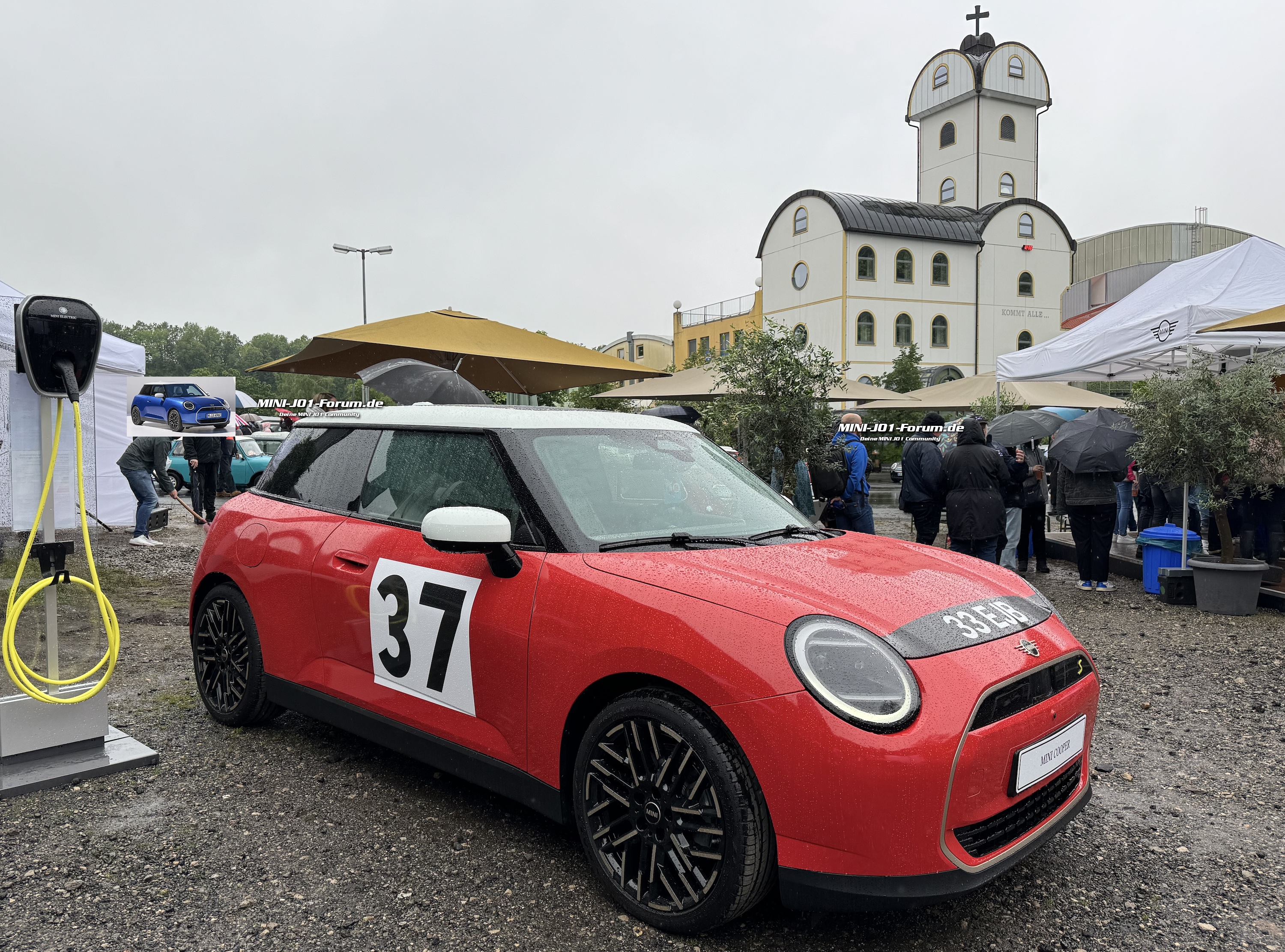 MINI J01 Cooper SE rot foliert